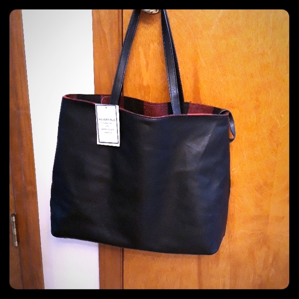 Reversible black leather purse with removable pouc
